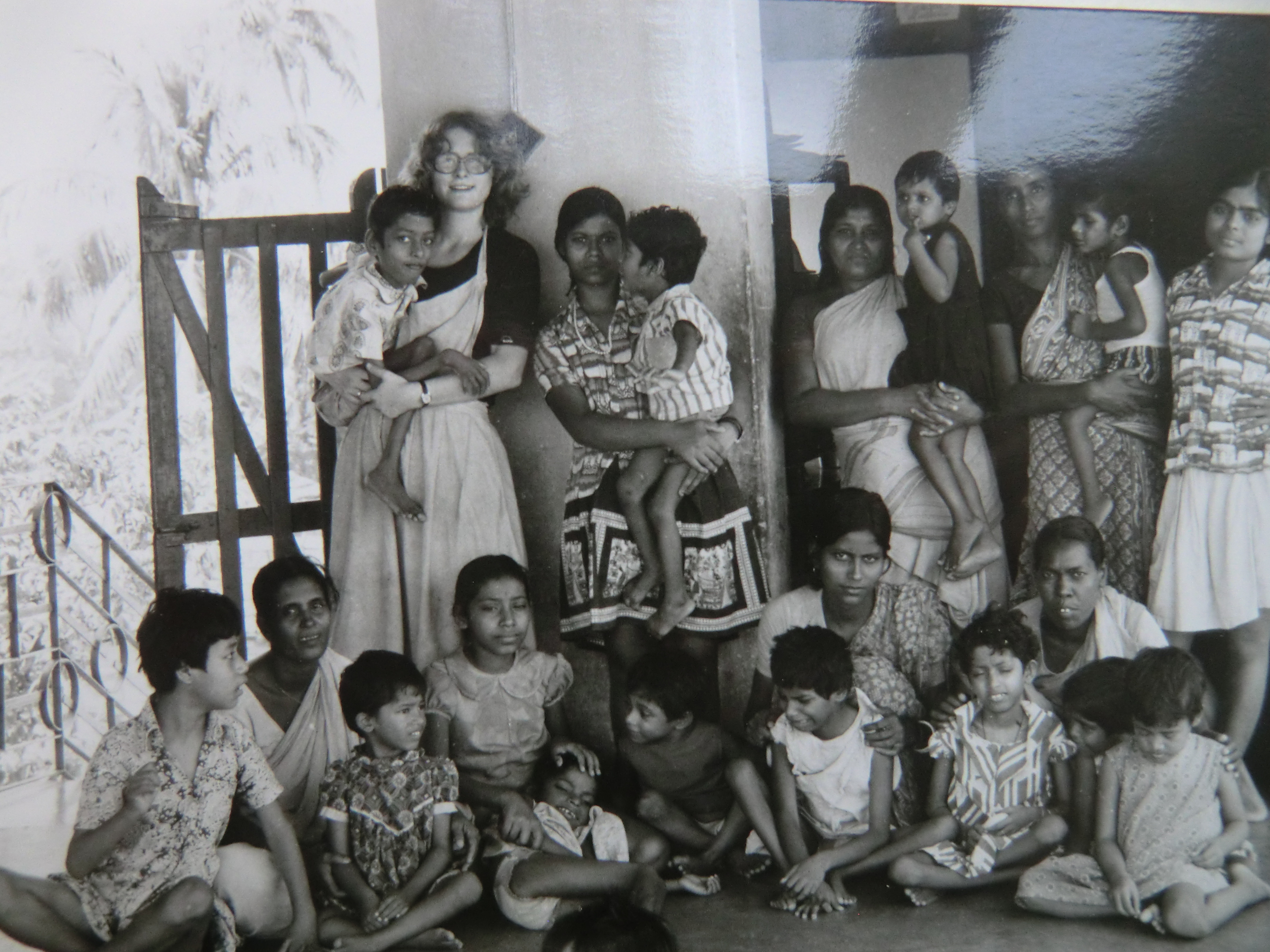 Elisabeth Kreuz mit ihren Schuetzlingen bei Mutter Teresa
